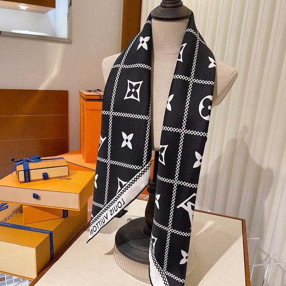 💎✨AUTHENTIC✨💎Louis Vuitton scarf - Picture 5 of 7
